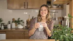 Arrosez vos lys de la paix une fois par mois avec ces 2 produits de cuisine : ils se couvrent de fleurs